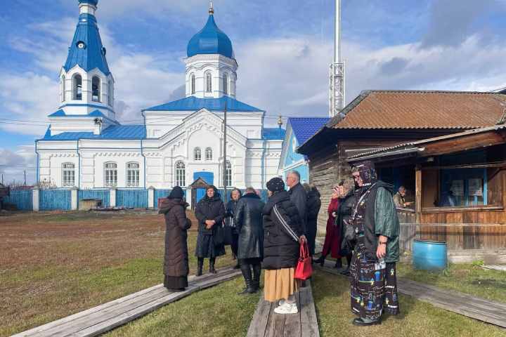 Жены и родители погибших бойцов совершили паломничество из Хакасии в монастырь села Кочергино