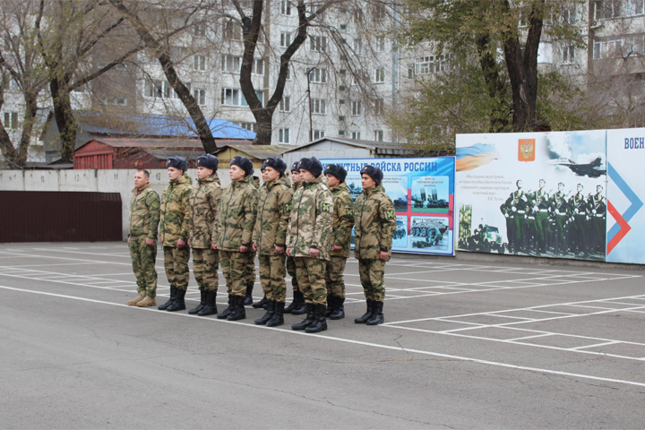 В Абакане прошла торжественная отправка призывников