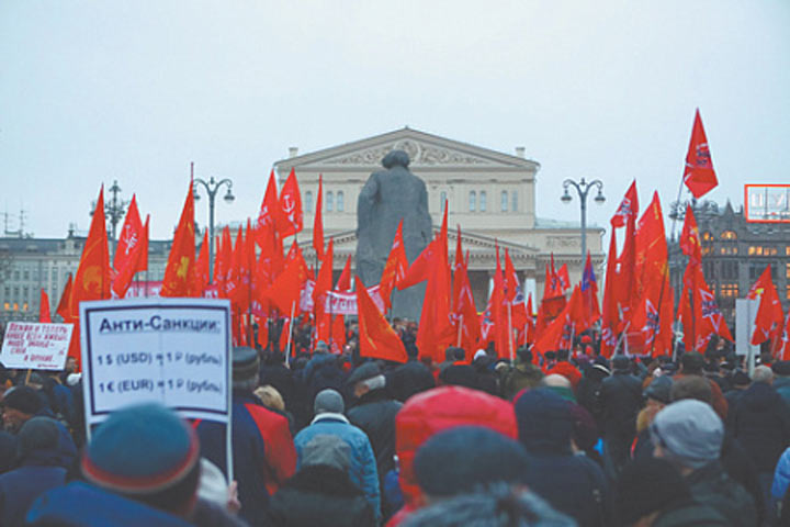 К 7 ноября КПРФ поднимает общие с властью лозунги