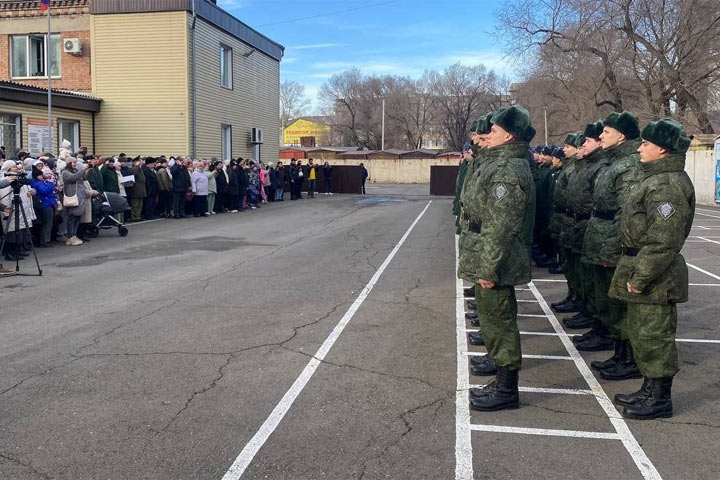 10 пограничников впервые за последние 20 лет отправились на службу из Хакасии