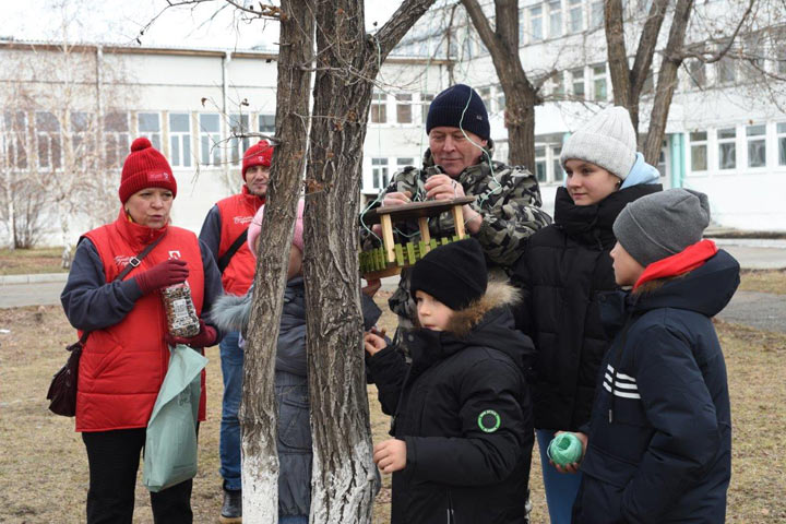 Саяногорские синички этой зимой голодными не останутся