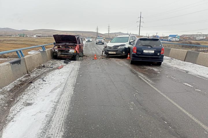 В Аскизском районе ищут водителя, учинившего тройное ДТП на мосту