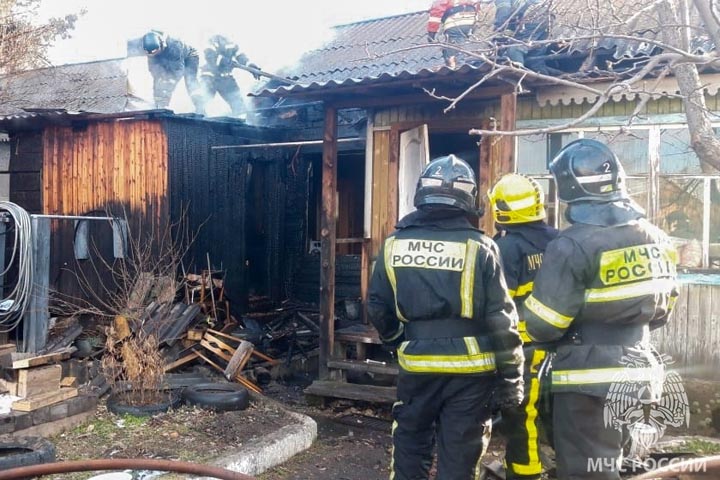 В Зеленом горел дом семьи с 7 детьми 