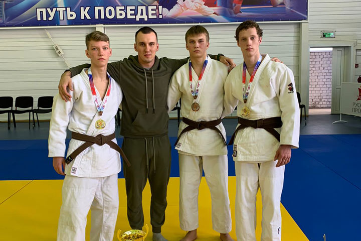 Хакасские дзюдоисты привезли медали из Барнаула 