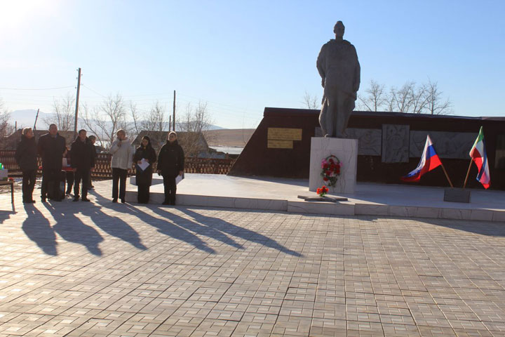 В Фыркале благоустроили мемориальный комплекс «Воину-односельчанину»