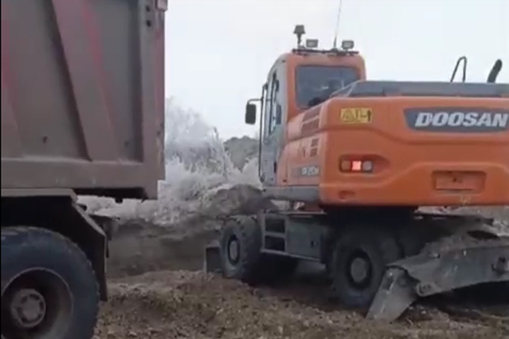 В Усть-Абаканском районе прямо сейчас ведется незаконная добыча полезных ископаемых