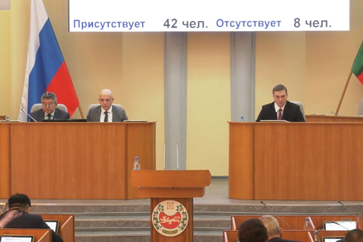 Глава Хакасии на бюджетной сессии: Те, кто не соблюдают правила, будут наказаны