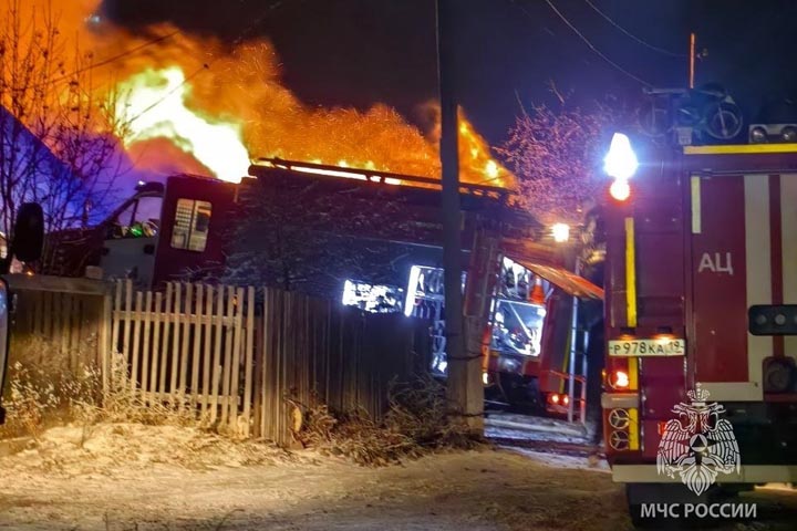 В Усть-Абакане на пожаре погиб человек