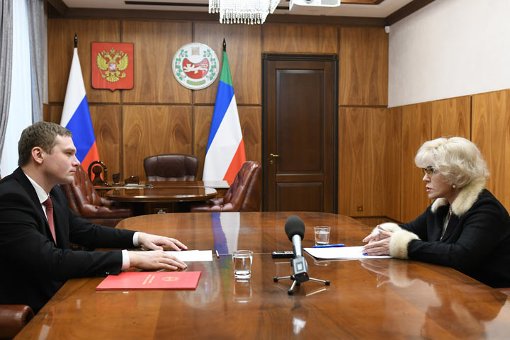 Валентин Коновалов провёл рабочую встречу с новым уполномоченным по правам человека в Хакасии