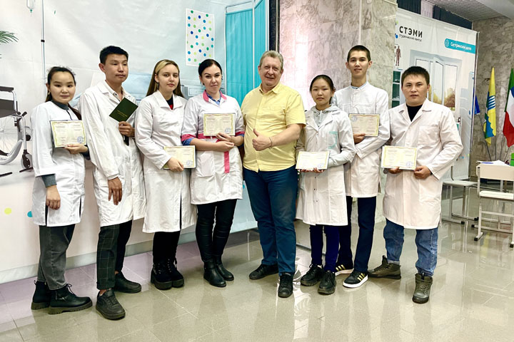 Студентам СТЭМИ в Саяногорске вручили свидетельства