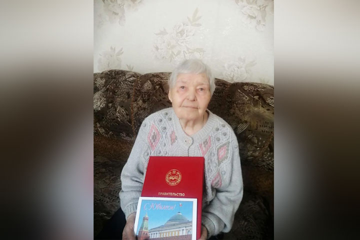 В Хакасии труженица тыла празднует 95-летний юбилей