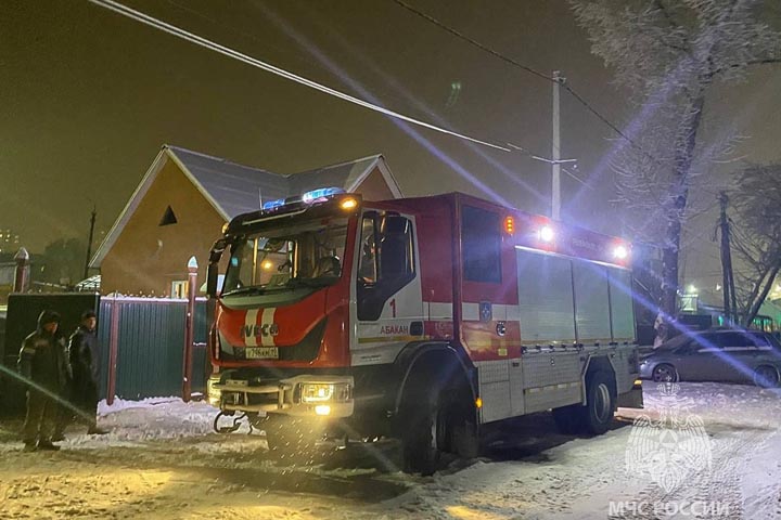 В Черногорске на дачах сгорел дом 