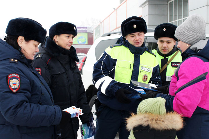 В Хакасии прошла новогодняя акция «Выбирая безопасность»