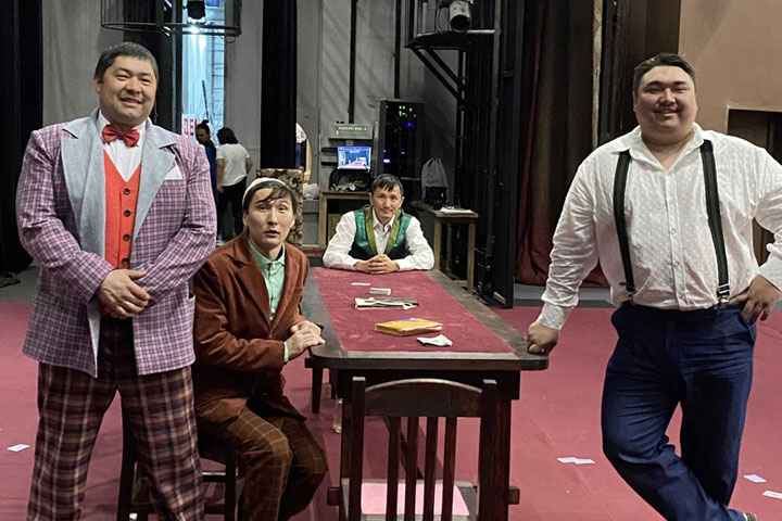 Театр Топанова пригласил молодежь на премьеру комедии «Игроки»