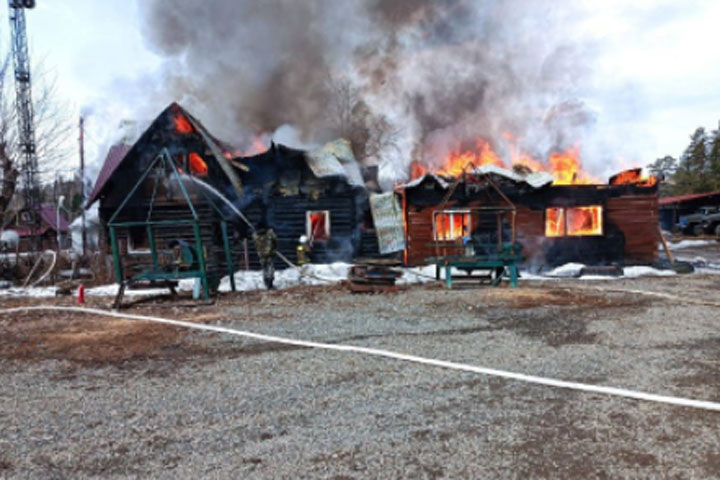 Знаменитая база в Усть-Каспе сгорела, хозяйка погибла в огне 