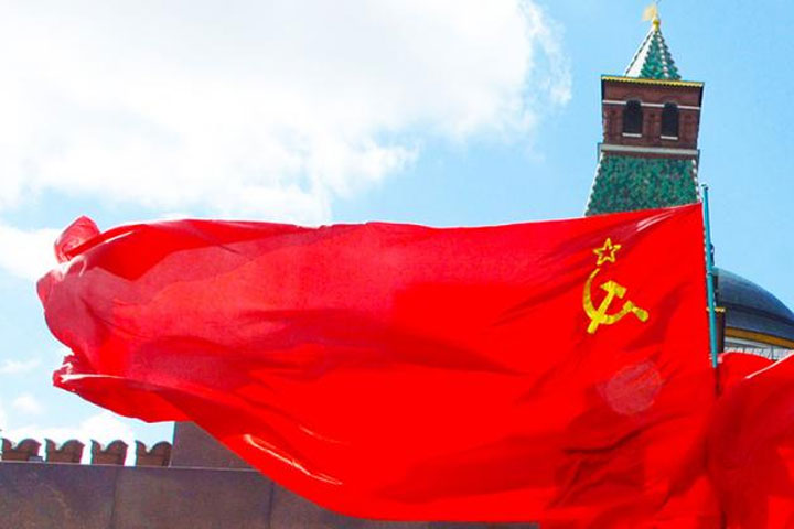 Россия готовится поднять красный флаг