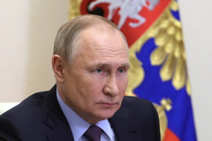 Путин заявил о безуспешной попытке Запада расколоть российское общество