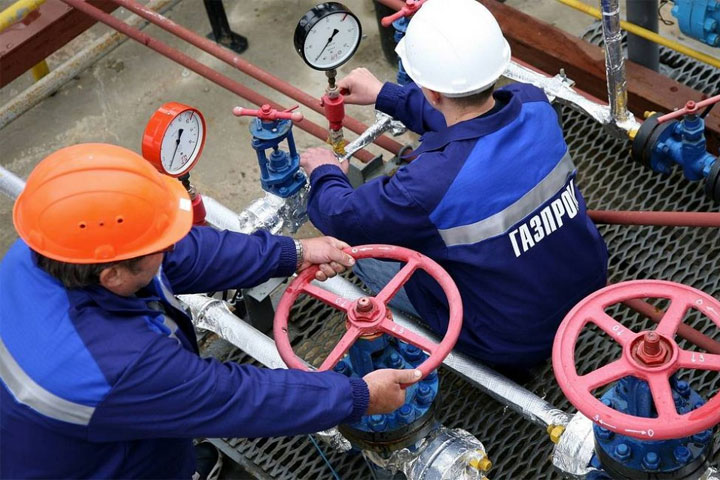 «Газпром» сообщил о прекращении поставок газа в Польшу и Болгарию