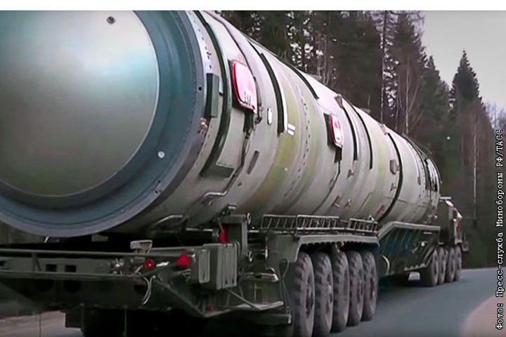 Рогозин показал реальный размер российской ракеты «Сармат»