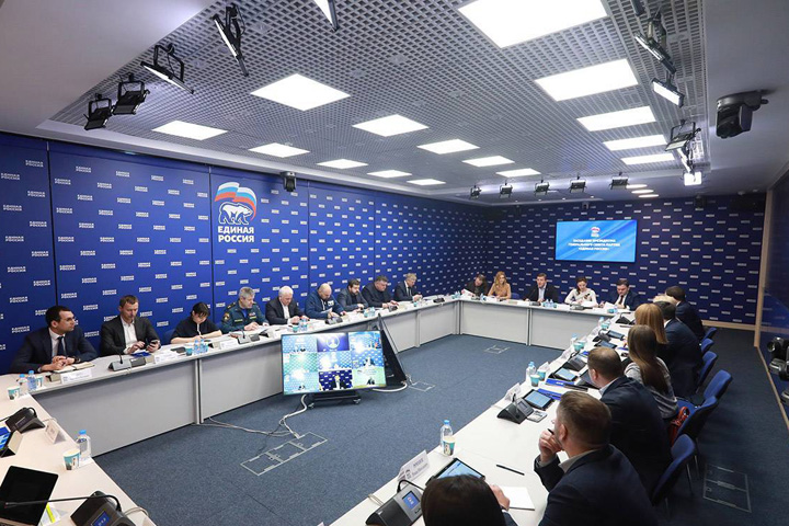 Партия открыла штаб по гуманитарному сотрудничеству для помощи жителям Донбасса