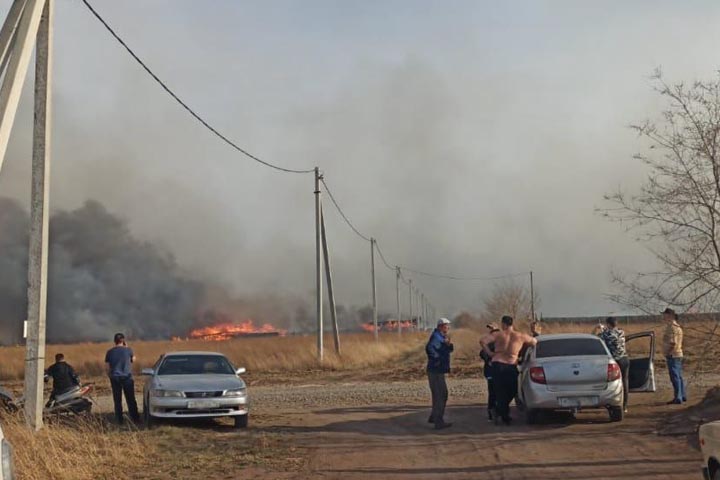 Село Зеленое пытались отстоять от ландшафтного пожара 108 человек