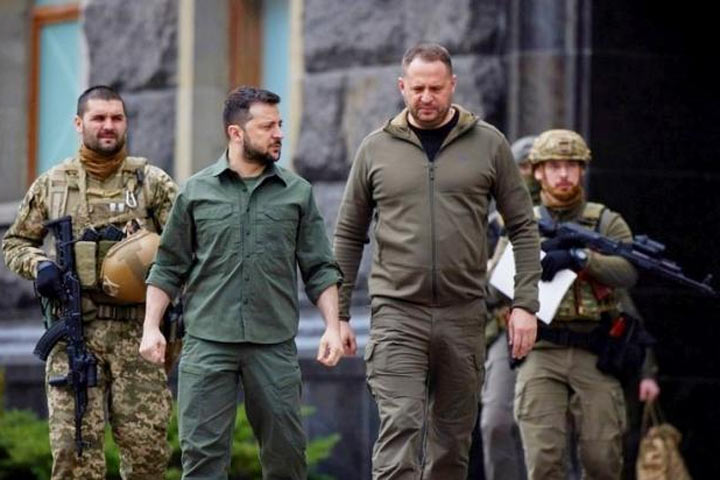 Зеленского и его команду ВСУ предупредили: «Вас же пацаны порвут, как Тузик грелку»