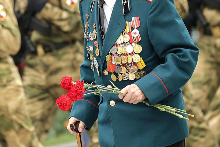 В Хакасии «Единая Россия» и «Волонтеры Победы» поздравляют фронтовиков