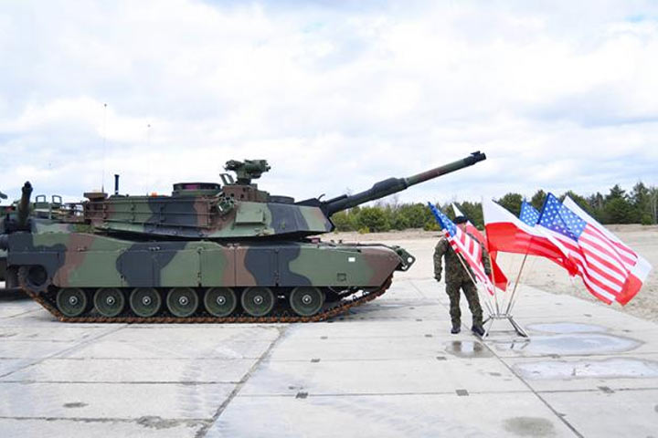 Америка бросает Европу под гусеницы своих же танков, только старых