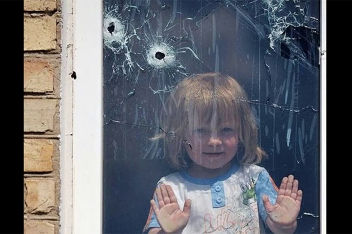 «Хочу домой и тишины». Маленькая Ева из Донбасса не забудет обстрелы
