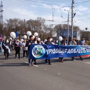 Первомайское шествие, митинг и концерт - в Хакасии отмечают День Весны и Труда