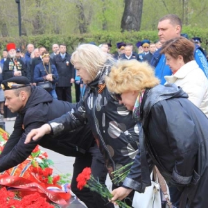 В столице Хакасии преклонили колени в память о героях Великой Отечественной войны. ФОТО