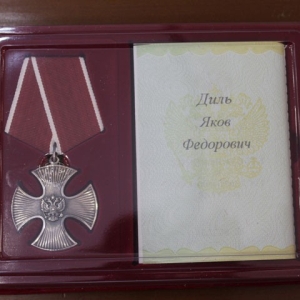 В Абакане родным погибших на Украине бойцов вручили ордена Мужества