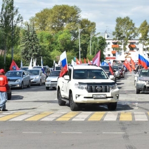 Жители Хакасии поддержали президента и армию масштабным автомотопробегом