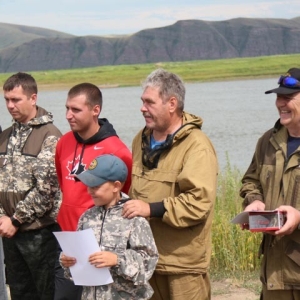 Пожарные и горноспасатели Хакасии соревновались в рыбной ловле