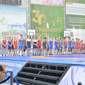 В Хакасии стартовали всероссийские соревнования по вольной борьбе