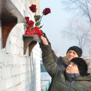 В школе №9 Абакана установили мемориальную доску Егору Кадочникову, погибшему в ходе СВО 