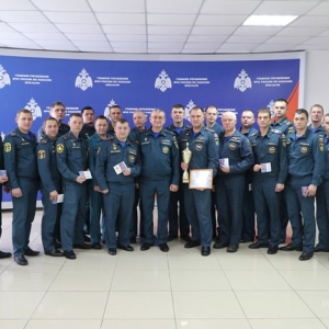 В хакасском главке МЧС наградили действующих сотрудников и ветеранов