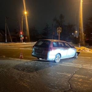 В Абакане автоледи с двумя детьми в салоне совершила ДТП 