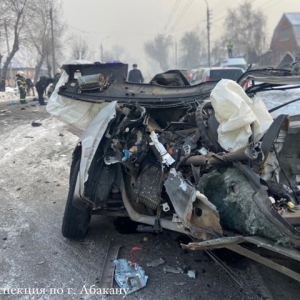 Подробности жуткой аварии по Аскизской: авто с 28-летней женщиной занесло на встречку