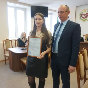 Жительнице Ширинского района вручили заманчивый сертификат 