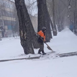 Абакан засыпало апрельским снегом - фото, видео Спецавтобазы ЖКХ