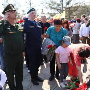 Хакасия хранит память о своих Героях - фоторепортаж с открытия памятника Игорю Ахпашеву