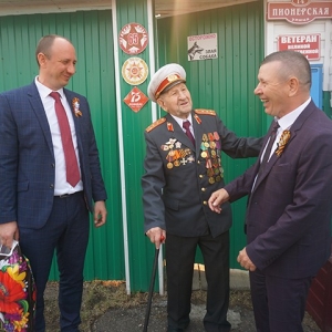 Руководство Ширинского района поздравило ветерана Георгия Гераськова