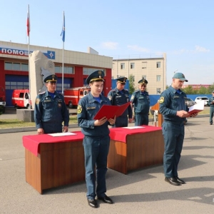 В Хакасии молодые сотрудники МЧС приняли присягу 