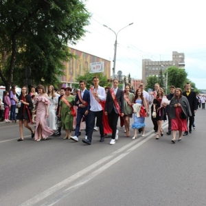 «Между школой и будущим»: выпускники Абакана шагнули во взрослую жизнь