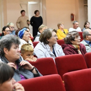 Валентин Коновалов провел встречи с жителями Ташебы и аала Сапогов 