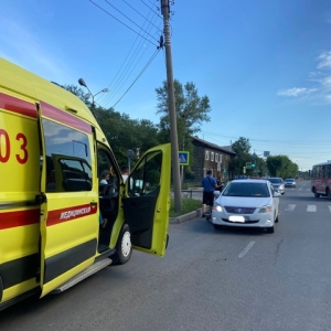 В Абакане неспешившийся велосипедист-пятиклассник попал под автомобиль 