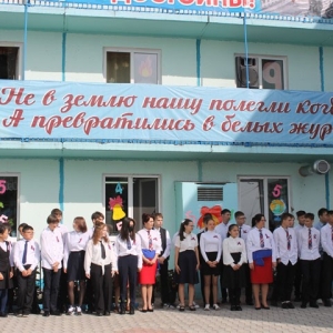 В Хакасии для детей с нарушениями слуха прошла юбилейная торжественная линейка