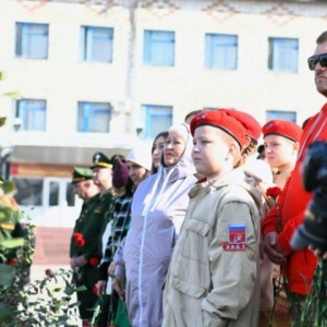 В Хакасии открылся памятник воинам-железнодорожникам, погибшим на СВО