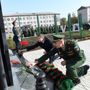 В Хакасии открылся памятник воинам-железнодорожникам, погибшим на СВО